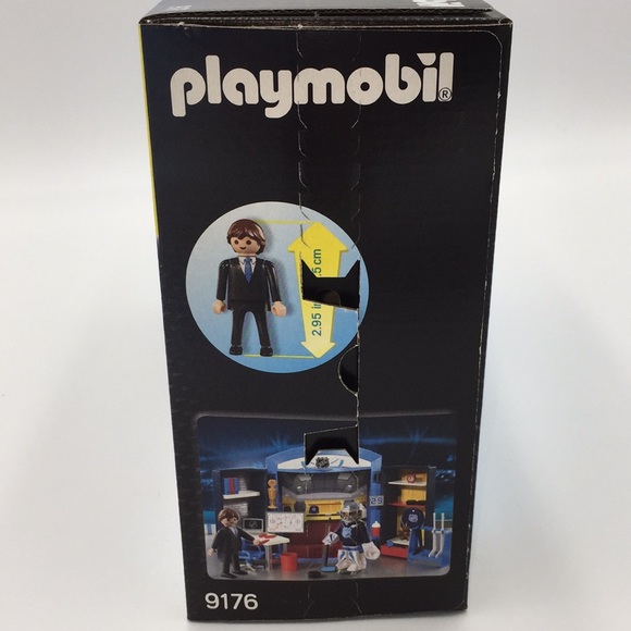 Playmobil NHL Hockey Locker Room Play Box 9176 - Picture 4 of 12